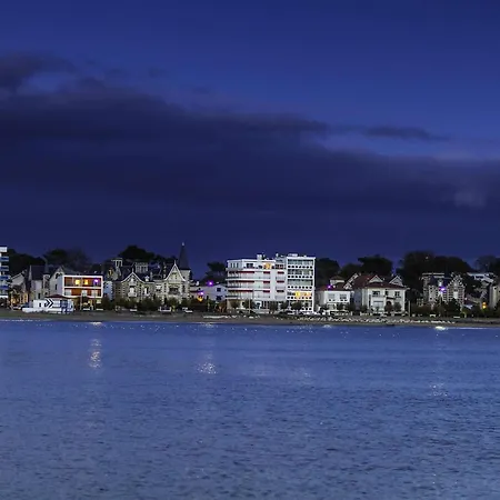 2 Pieces A Royan Avec Terrasse Et Parking Pres De La - Fr-1-494-218 * Royan