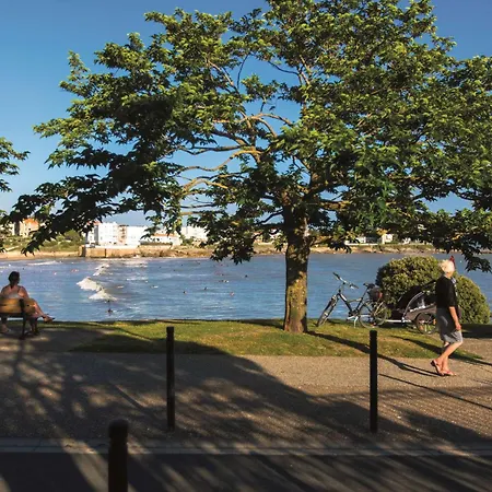 Apartamento 2 Pieces A Royan Avec Terrasse Et Parking Pres De La - Fr-1-494-218