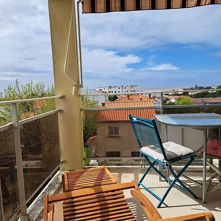 2 Pieces A Royan Avec Terrasse Et Parking Pres De La - Fr-1-494-218