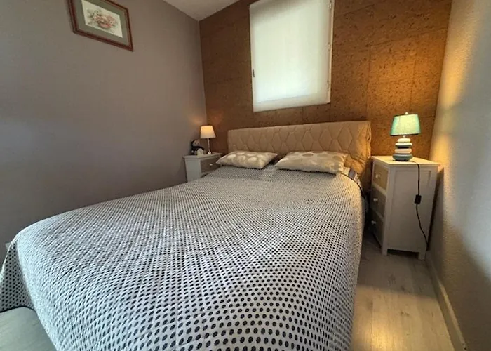 2 Pieces A Royan Avec Terrasse Et Parking Pres De La - Fr-1-494-218 شقة *